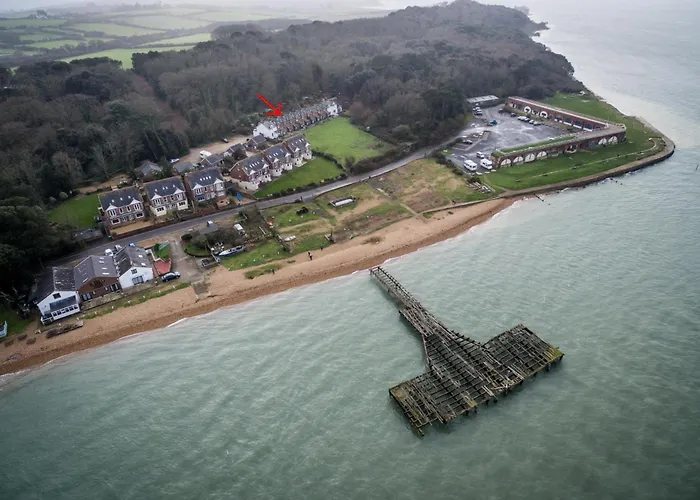 Idyllic Beachside Cottage Next To Nature Reserve.